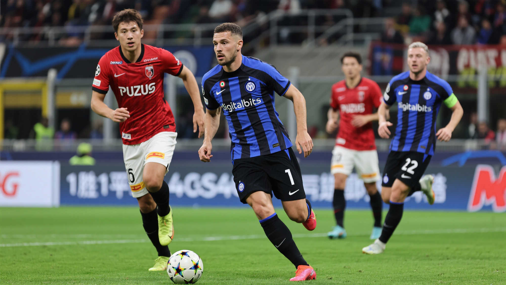 在一场备受关注的比赛中，意甲豪门国际米兰以2-1力